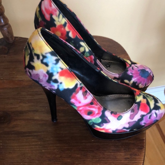 brush Shoes - Brash floral print heels worn like new condition no scuffs size 7.5 US
